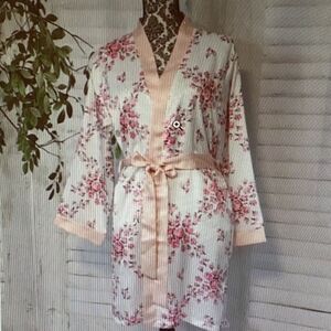 Morgan Lane Women’s Robe Allie Satin White Floral Size Plus/Grande Belt Pockets